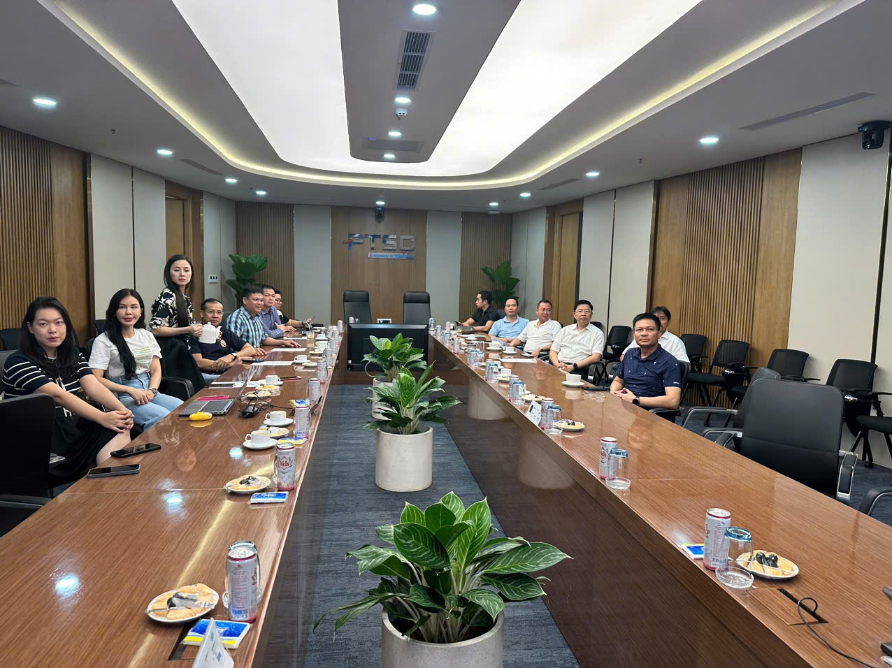 Đảng bộ Tập đoàn Dầu khí Quốc gia Việt Nam quán triệt, triển khai tổng kết thực hiện Nghị quyết 18 Hơn 5.000 đảng viên Đảng bộ Tập đoàn tham dự Hội nghị quán triệt, triển khai tổng kết thực hiện Nghị quyết 18