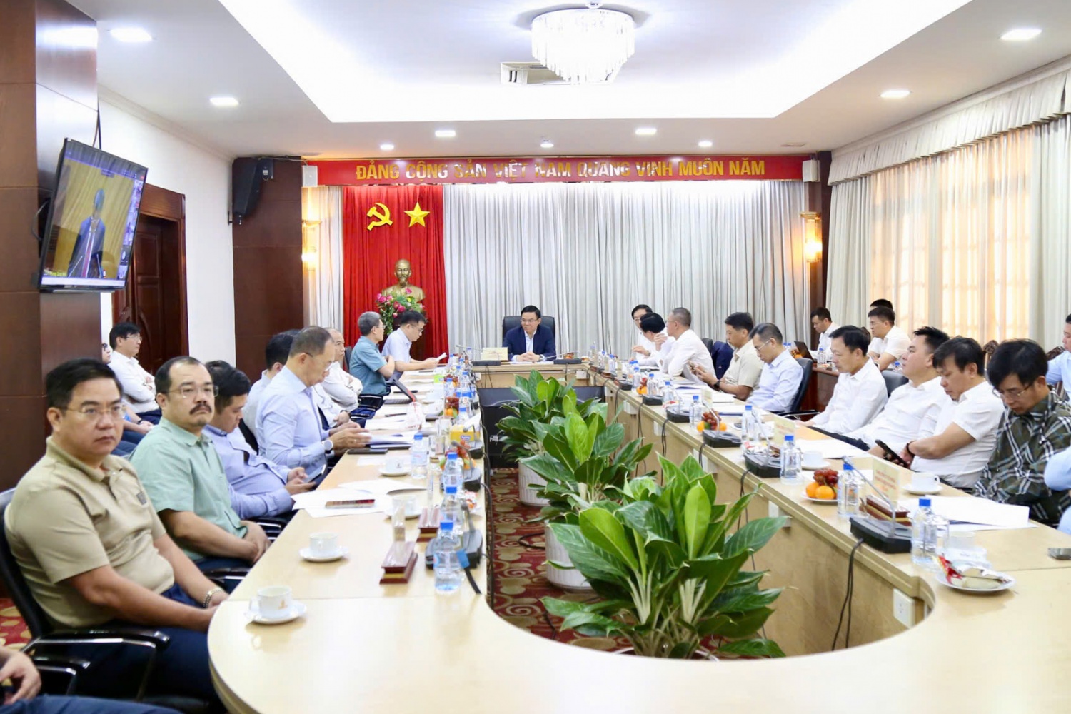 Đảng bộ Tập đoàn Dầu khí Quốc gia Việt Nam quán triệt, triển khai tổng kết thực hiện Nghị quyết 18 Hơn 5.000 đảng viên Đảng bộ Tập đoàn tham dự Hội nghị quán triệt, triển khai tổng kết thực hiện Nghị quyết 18