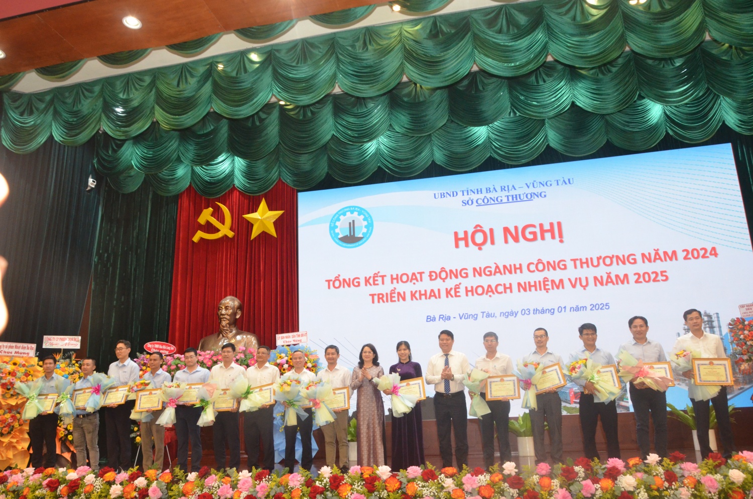 Các sự kiện nổi bật của Petrovietnam trong tuần từ ngày 29/12/2024 đến ngày 5/1/2025 Các sự kiện nổi bật của Petrovietnam trong tuần từ ngày 29/12/2024 đến ngày 5/1/2025