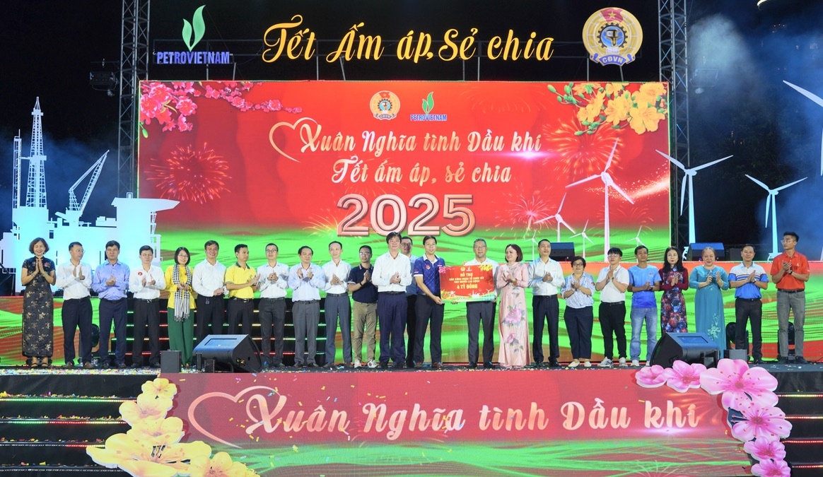 CĐ DKVN trao 7 tỷ đồng hỗ trợ cho các đơn vị tổ chức Tết và chăm lo cho người lao động khó khăn. CĐ DKVN trao 7 tỷ đồng hỗ trợ cho các đơn vị tổ chức Tết và chăm lo cho người lao động khó khăn.