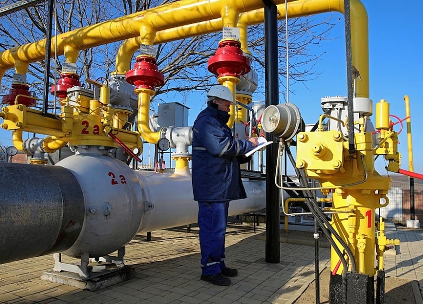 Nhân viên làm việc tại một nhà máy phân phối khí đốt của công ty năng lượng Moldovatransgaz tại Chisinau, Moldova - Ảnh: Reuters