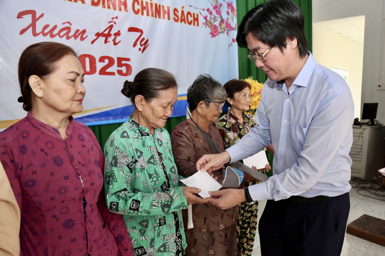 “Xuân nghĩa tình Dầu khí - Tết ấm áp, sẻ chia” tại Ban QLDA ĐLDK Long Phú 1