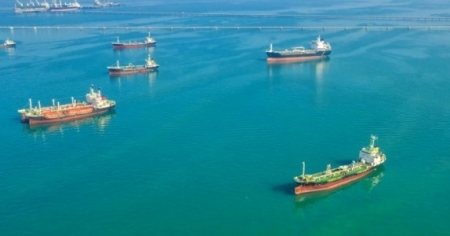 Các tàu chở dầu "tiến thoái lưỡng nan" ở eo biển Hormuz