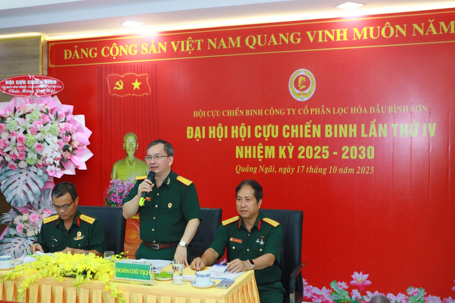 Đoàn Chủ tịch điều hành Đại hội.