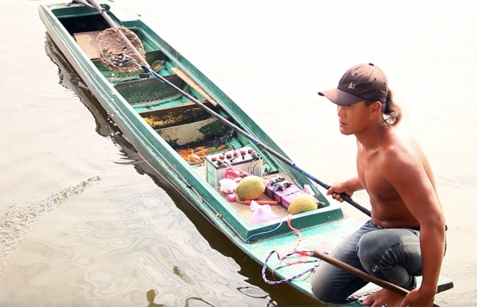 Cá chép tiễn ông Táo bị chích điện ở Sài Gòn