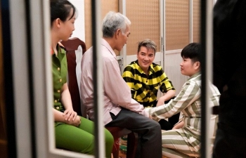 Sao Việt ngày 29/1: Đàm Vĩnh Hưng giúp nữ phạm nhân tù chung thân gặp gia đình