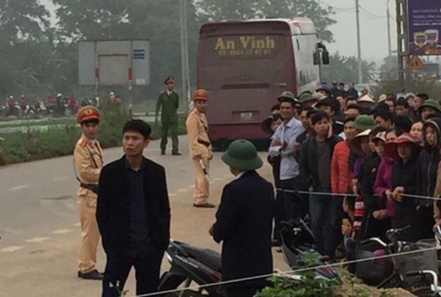 Vụ xe khách tông chết 7 người đi đưa tang: "Chiếc xe lao như tên vào đoàn người"