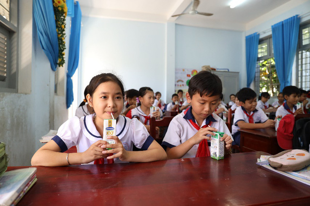 4 năm triển khai, sữa học đường tỉnh Bến Tre “được lòng” cả thầy trò, phụ huynh - Ảnh 5.