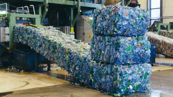 [Infographic] Tiết kiệm năng lượng, tái chế rác thải nhựa