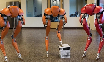 [VIDEO] Robot hai chân có thể giao hàng tận nhà