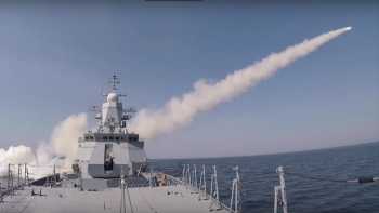 Video tàu chiến Nga phóng tên lửa uy lực trên biển