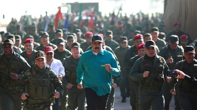 Mỹ dọa trừng phạt quân đội Venezuela nếu không rời bỏ Tổng thống Maduro