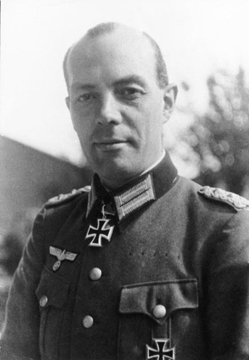 Sĩ quan tình báo Đức giết hụt Hitler bằng bom tự sát năm 1943