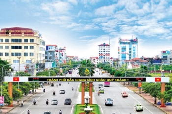 Bắc Giang cần phát triển nhanh công nghiệp, xây dựng