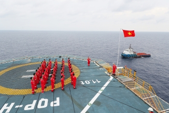 [PetroTimesTV] Lễ chào cờ tại mỏ khí Hải Thạch - Mộc Tinh