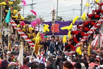 [VIDEO] Onbashira - Lễ hội nguy hiểm nhất Nhật Bản