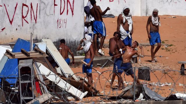 Băng đảng đụng độ đẫm máu trong nhà tù Brazil, hơn 50 người chết