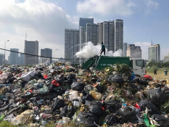 Bãi Nam Sơn bị "phong tỏa", rác trong nội đô chất "như núi"