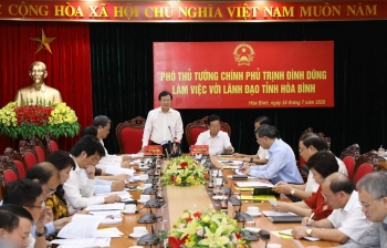 Phó Thủ tướng Trịnh Đình Dũng làm việc với tỉnh Hòa Bình