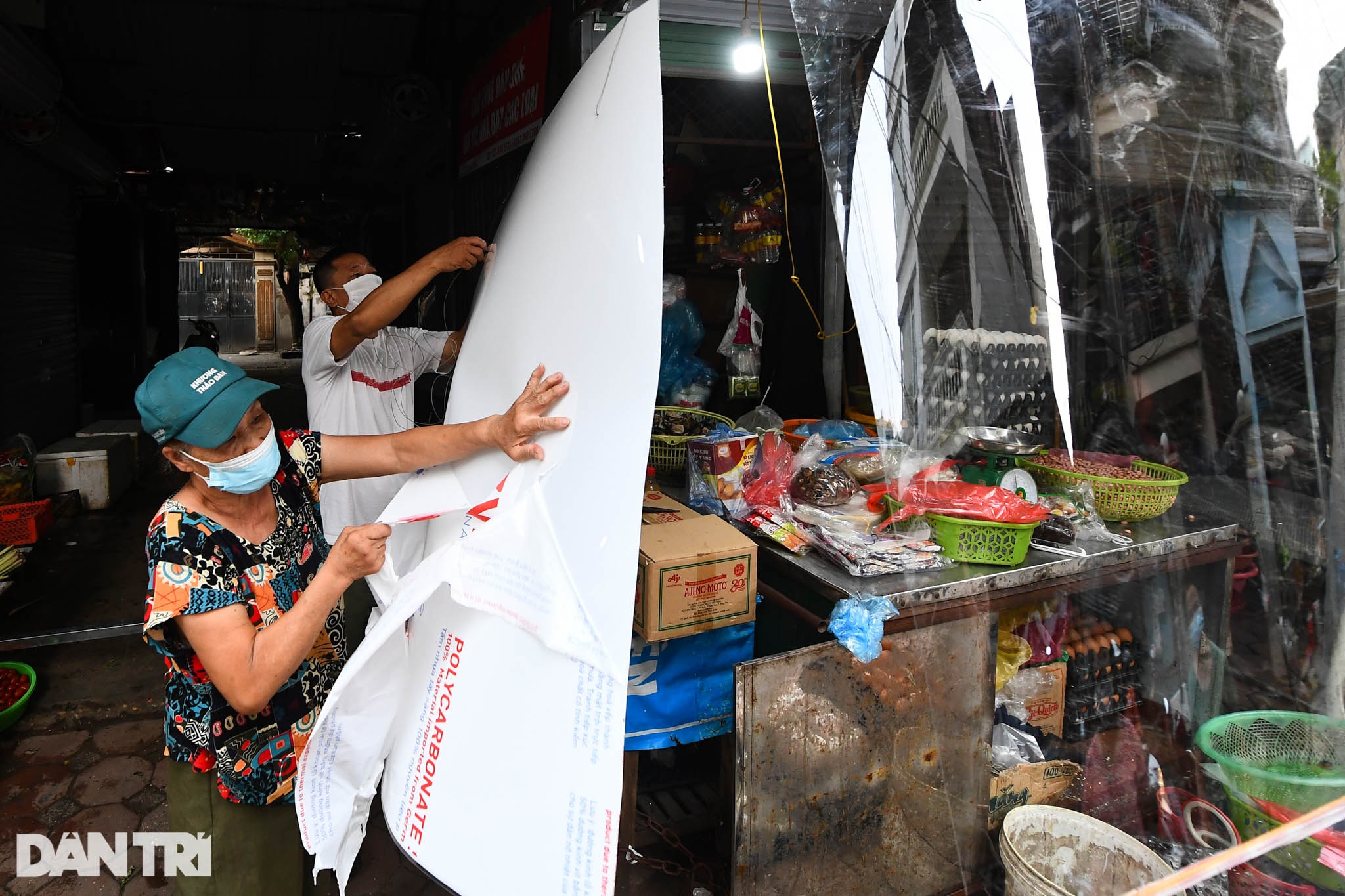 Độc đáo những phương pháp phòng dịch tại các chợ dân sinh ở Hà Nội - 4