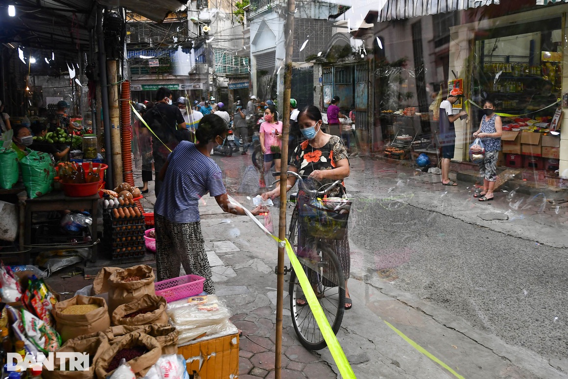 Độc đáo những phương pháp phòng dịch tại các chợ dân sinh ở Hà Nội - 8