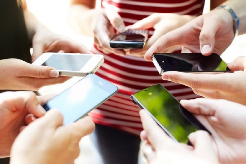 Người dân và doanh nghiệp mong đợi được giảm cước viễn thông (ảnh: Mobifone)