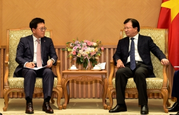 Phó Thủ tướng Trịnh Đình Dũng tiếp lãnh đạo doanh nghiệp Hàn Quốc