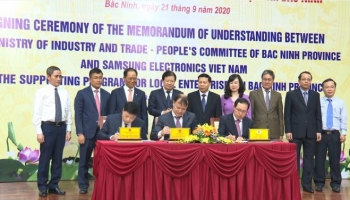 Phó Thủ tướng Trịnh Đình Dũng dự lễ ký kết chương trình hỗ trợ doanh nghiệp