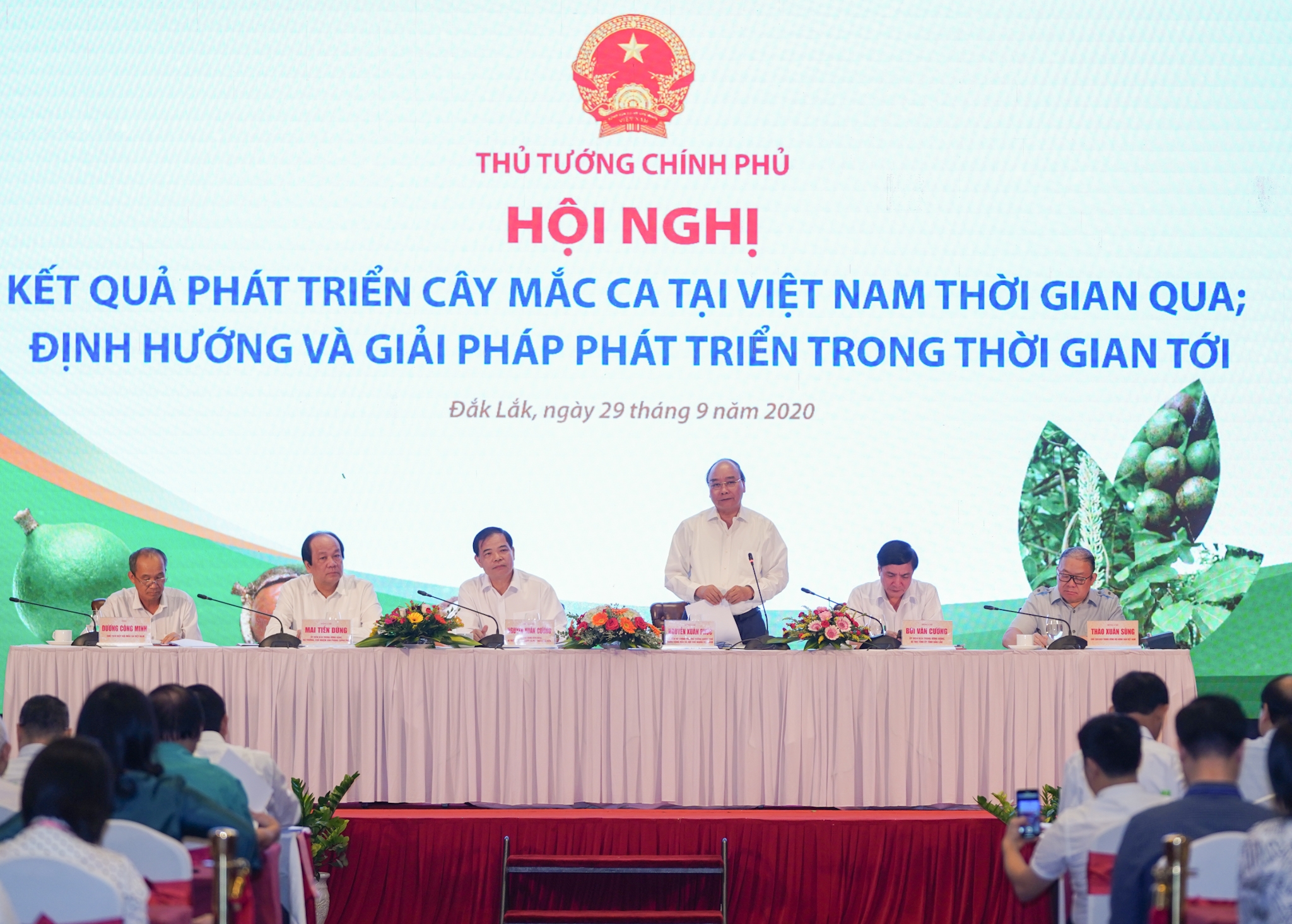 Thủ tướng Nguyễn Xuân Phúc chủ trì Hội nghị về phát triển cây mắc ca