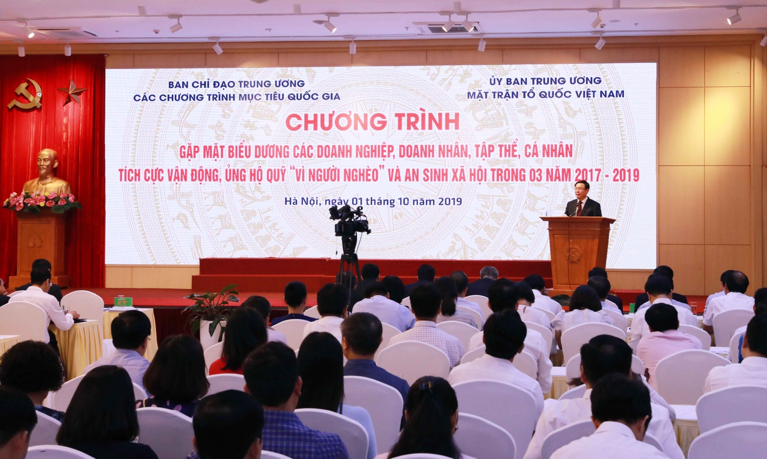 Phó Thủ tướng Vương Đình Huệ gặp mặt các tập thể, cá nhân tích cực ủng hộ quỹ "Vì người nghèo"