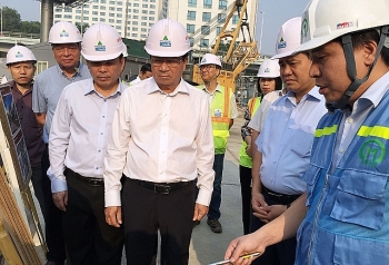 Phó Thủ tướng Trịnh Đình Dũng kiểm tra thực địa một số dự án giao thông trọng điểm tại Hà Nội