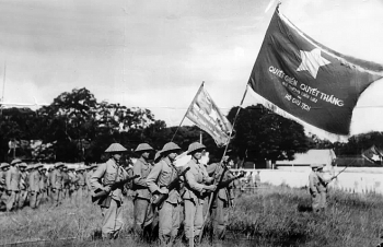 Lễ chào cờ đầu tiên khi Hà Nội được giải phóng