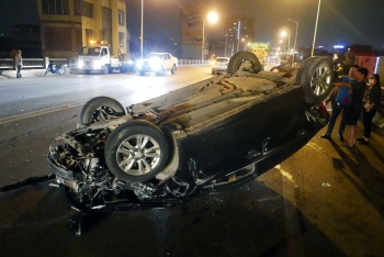 Hà Nội: Tai nạn kinh hoàng giữa 3 xe ô tô trên cầu Vĩnh Tuy