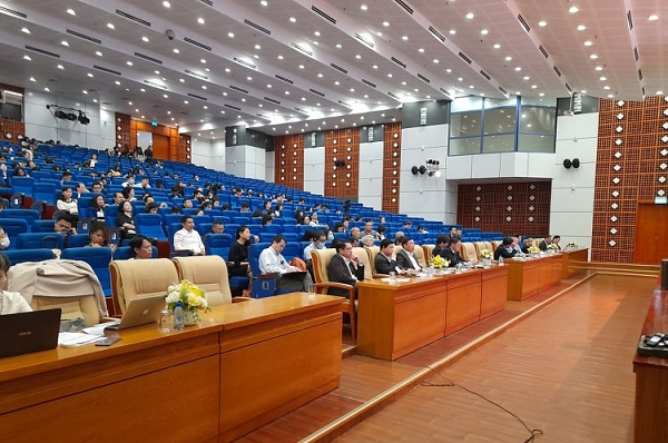 Hội thảo khoa học “Chính sách vượt qua tác động của COVID-19 để phục hồi và phát triển kinh tế”. Ảnh: Nguyễn Việt