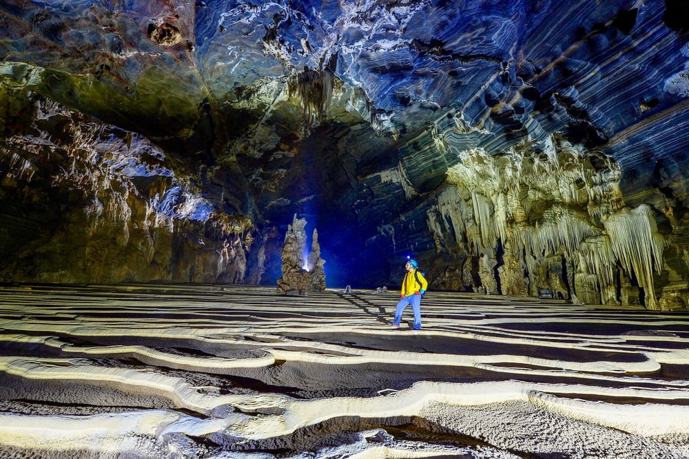 Ảnh đẹp tráng lệ trong lòng hang Tiên – tuyến khai thác khám phá mạo hiểm mới của Oxalis. Ảnh: Oxalis cung cấp