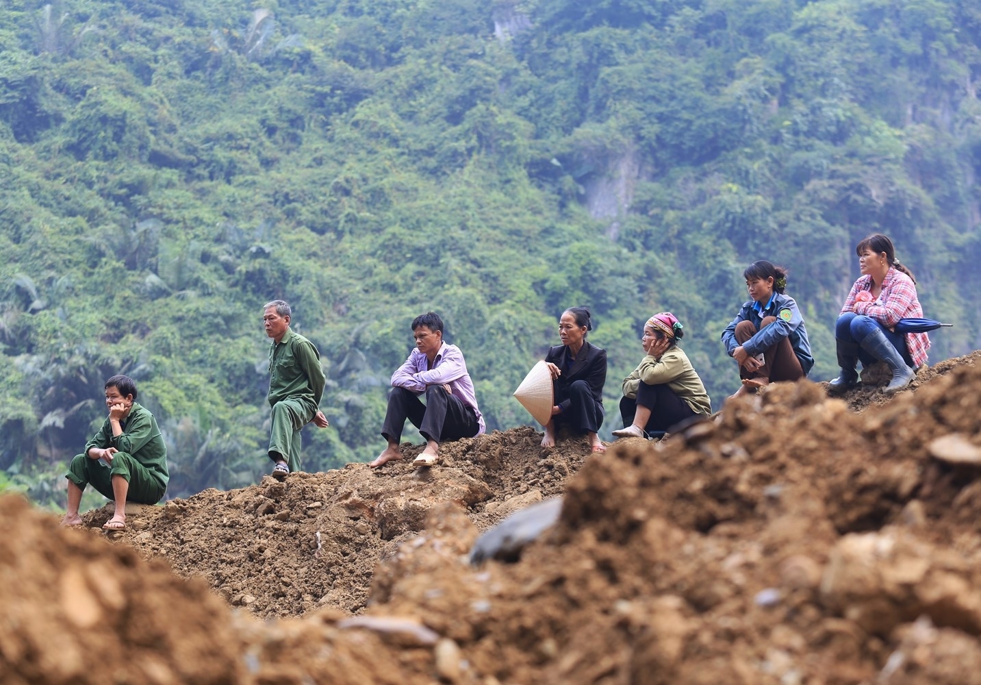 chay dua voi thoi gian de cuu hai phu vang mac ket