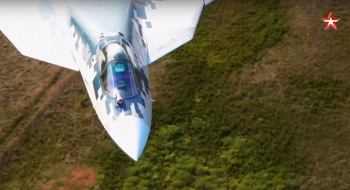"Bóng ma bầu trời" Su-57 phô diễn kỹ năng bay cực thấp