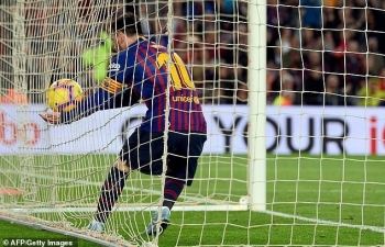Messi lập cú đúp, Barcelona vẫn thua sốc Betis
