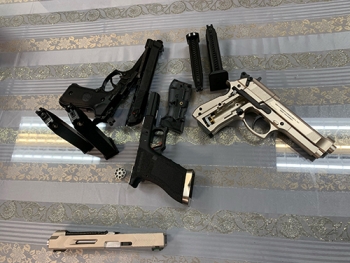 Valy có 3 khẩu súng bị bỏ ở sân bay Tân Sơn Nhất