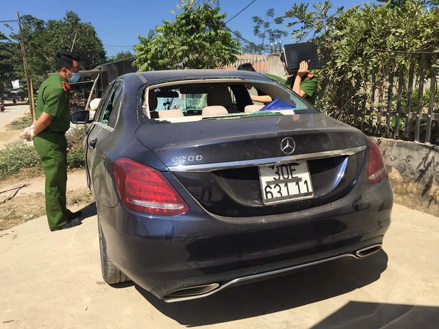 Vụ xe Mercedes có vết máu bỏ bên đường: Chủ xe đến công an trình báo
