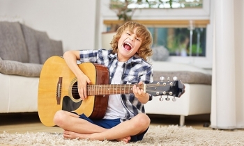 Năm cách giúp trẻ thích chơi nhạc cụ