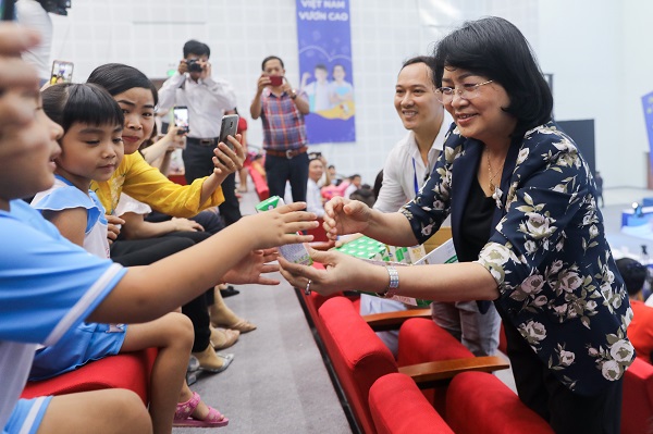 Hơn 46.300 học sinh tỉnh Vĩnh Long được thụ hưởng sữa học đường năm học 2020-2021