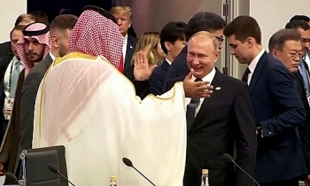 Putin tươi cười đập tay với Thái tử Arab Saudi tại G20