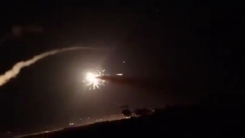 Syria bị tấn công tên lửa, một kho đạn nổ tung