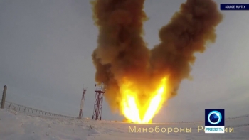 Tổng thống Putin: Nga sẵn sàng triển khai tên lửa hạt nhân siêu thanh mới