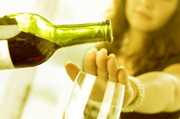 Rượu ảnh hưởng đến sức khỏe phụ nữ thế nào