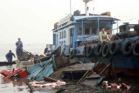 Chìm tàu đánh cá, 5 ngư dân gặp nạn