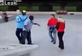[VIDEO] Một mình đánh gục 4 tên côn đồ bảo vệ bạn gái