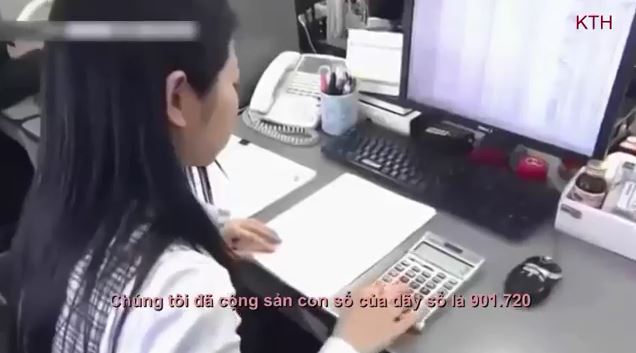Cách xài máy tính của cô gái Nhật Bản