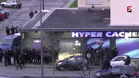 [VIDEO] Khoảnh khắc cảnh sát Pháp tấn công, tiêu diệt khủng bố